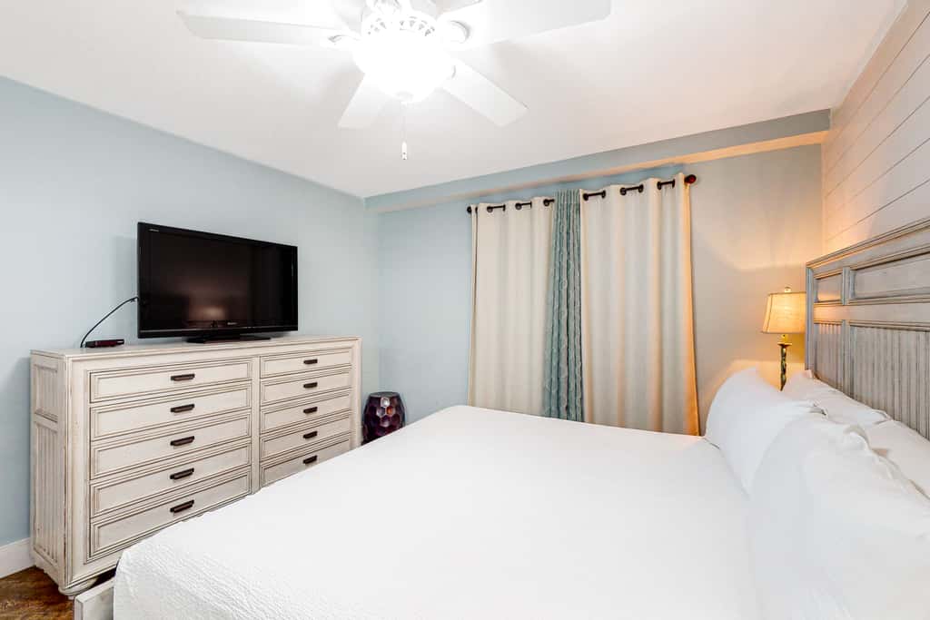 Ground-floor condo with large patio, pools, tennis, & parking - steps to beach