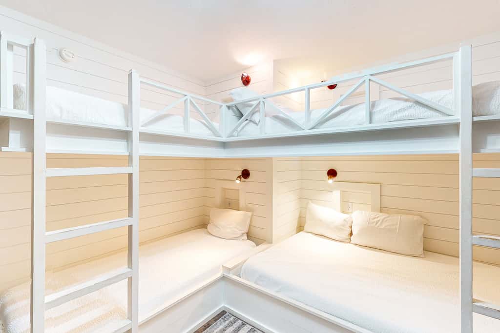Ground-floor condo with large patio, pools, tennis, & parking - steps to beach