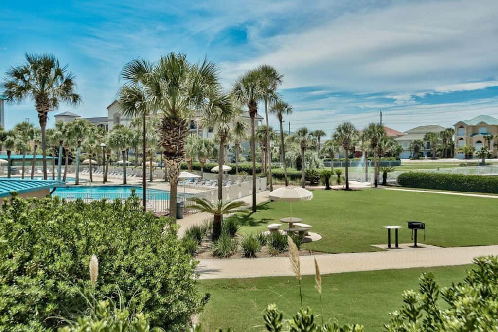 Ground-floor condo with large patio, pools, tennis, & parking - steps to beach
