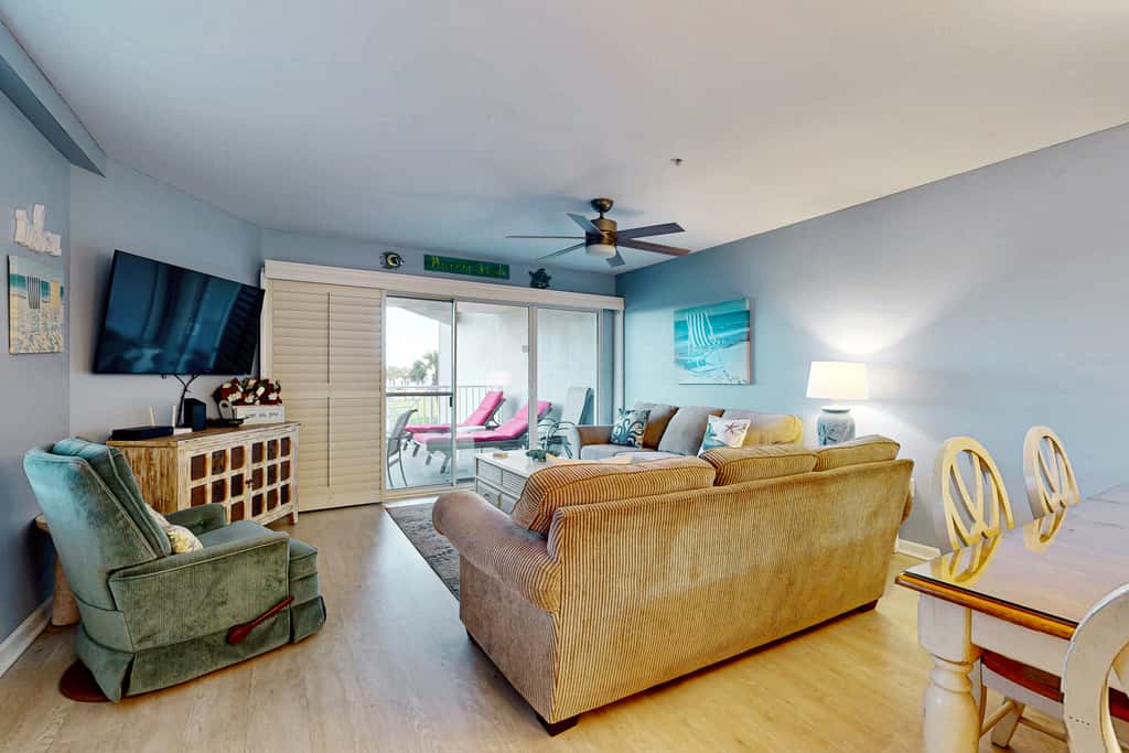 Friendly Condo with Private washer&dryer, High-Speed WiFi, & Beach Access
