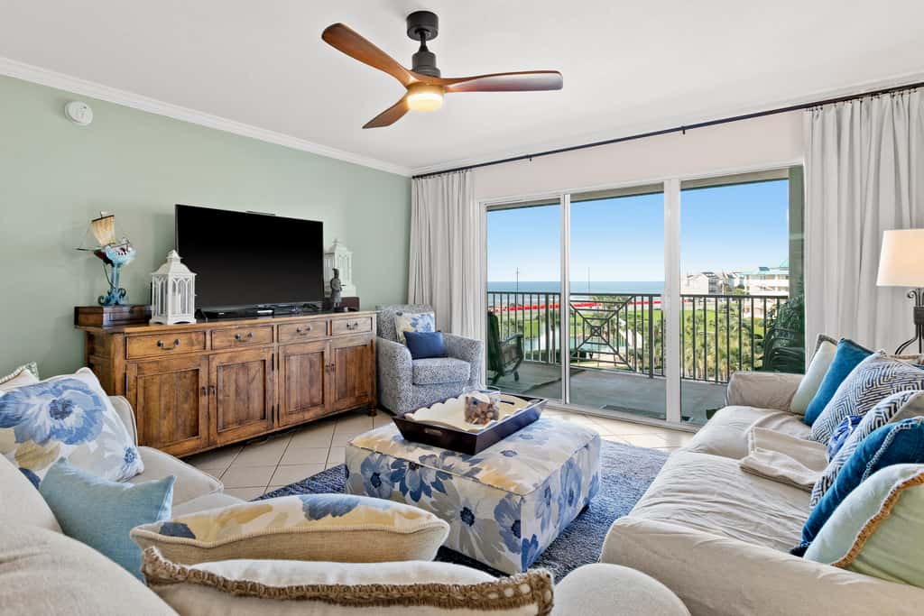 Ocean view condo with high-speed WiFi, balcony, shared pool, & beach access