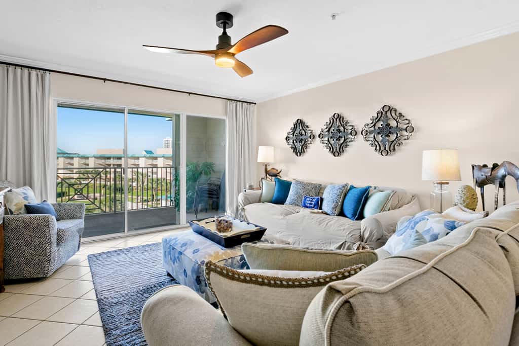 Ocean view condo with high-speed WiFi, balcony, shared pool, & beach access