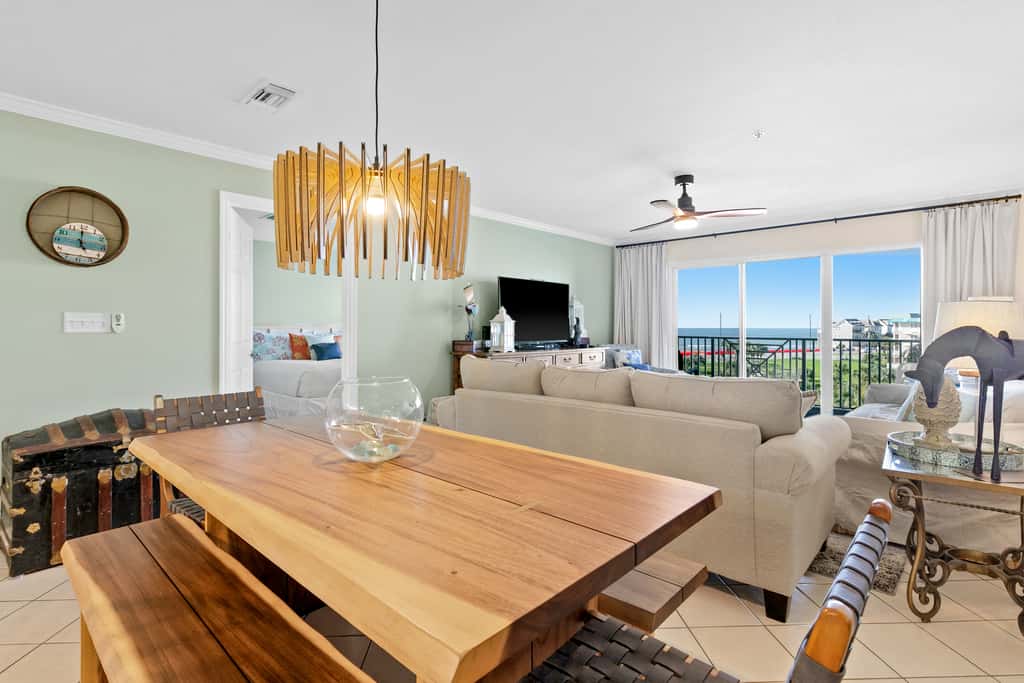 Ocean view condo with high-speed WiFi, balcony, shared pool, & beach access