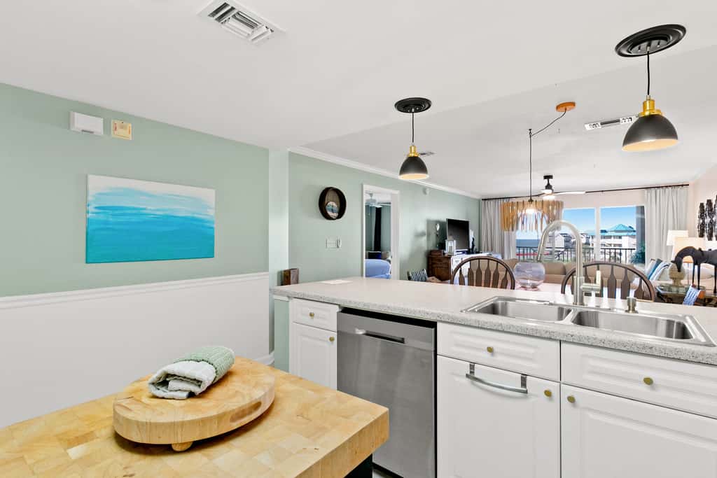 Ocean view condo with high-speed WiFi, balcony, shared pool, & beach access