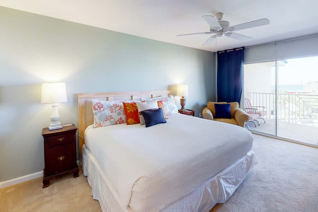 Ocean view condo with high-speed WiFi, balcony, shared pool, & beach access