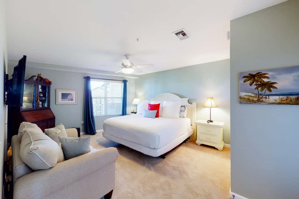 Ocean view condo with high-speed WiFi, balcony, shared pool, & beach access