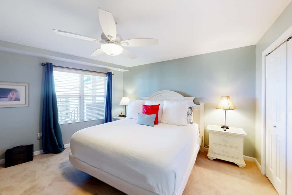 Ocean view condo with high-speed WiFi, balcony, shared pool, & beach access