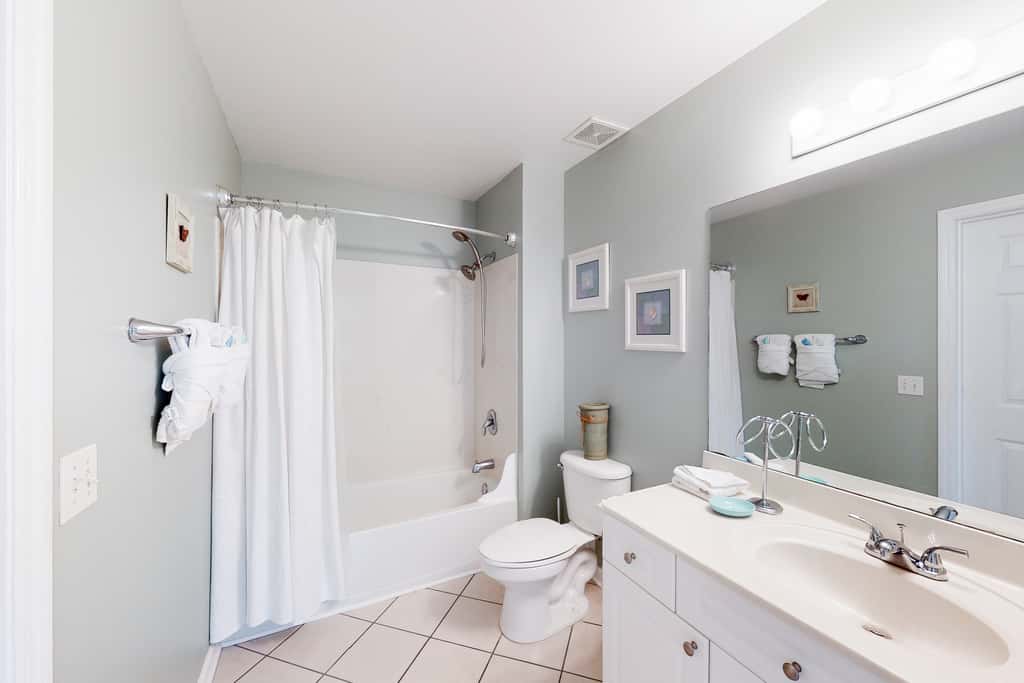 Ocean view condo with high-speed WiFi, balcony, shared pool, & beach access