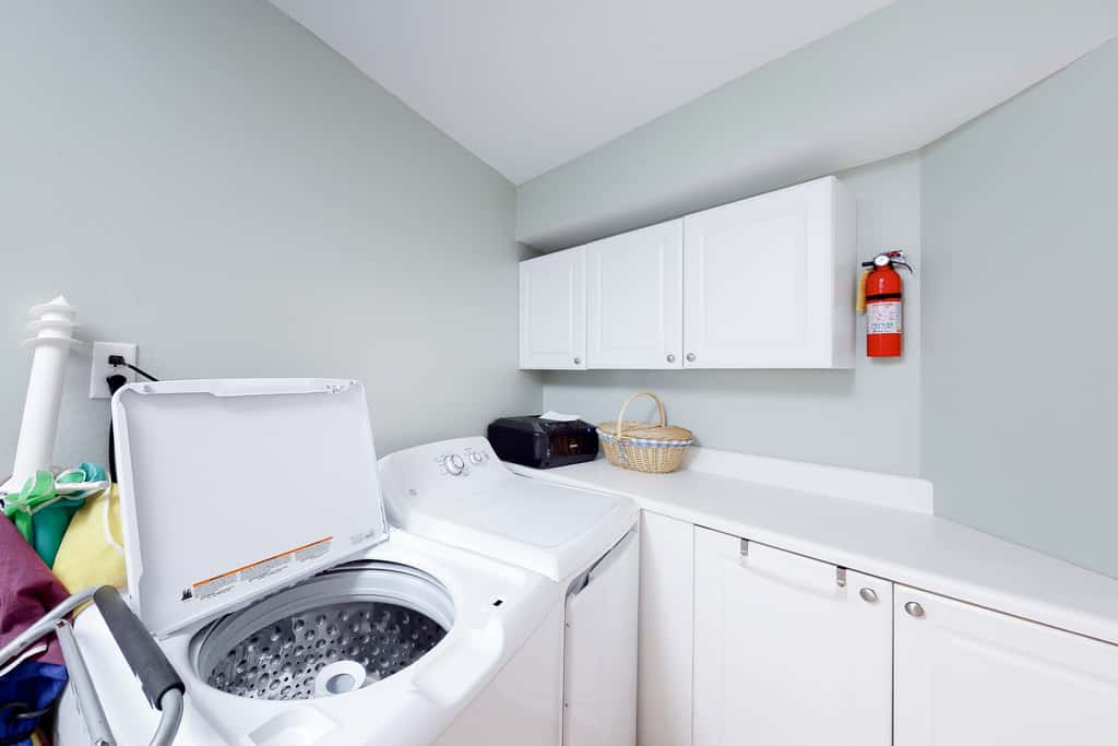 Ocean view condo with high-speed WiFi, balcony, shared pool, & beach access