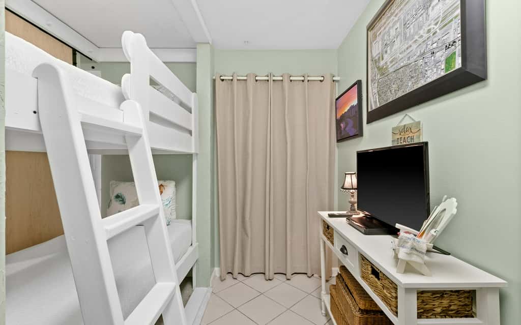 Ocean view condo with high-speed WiFi, balcony, shared pool, & beach access