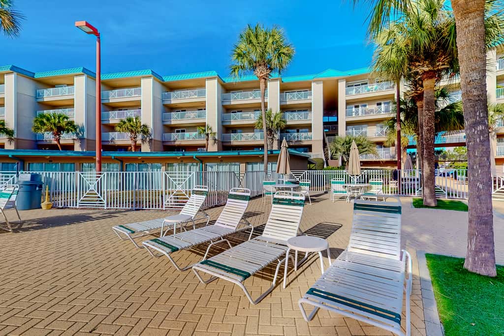 Ocean view condo with high-speed WiFi, balcony, shared pool, & beach access