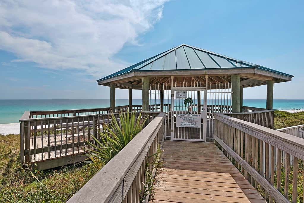 Ocean view condo with high-speed WiFi, balcony, shared pool, & beach access