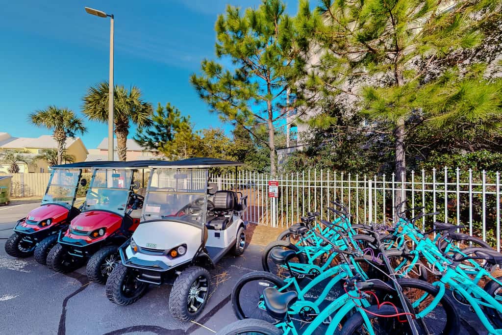 Ocean view condo with high-speed WiFi, balcony, shared pool, & beach access