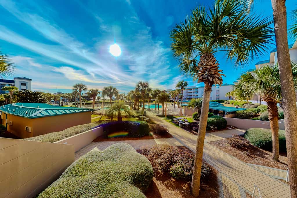 Ocean view condo with high-speed WiFi, balcony, shared pool, & beach access