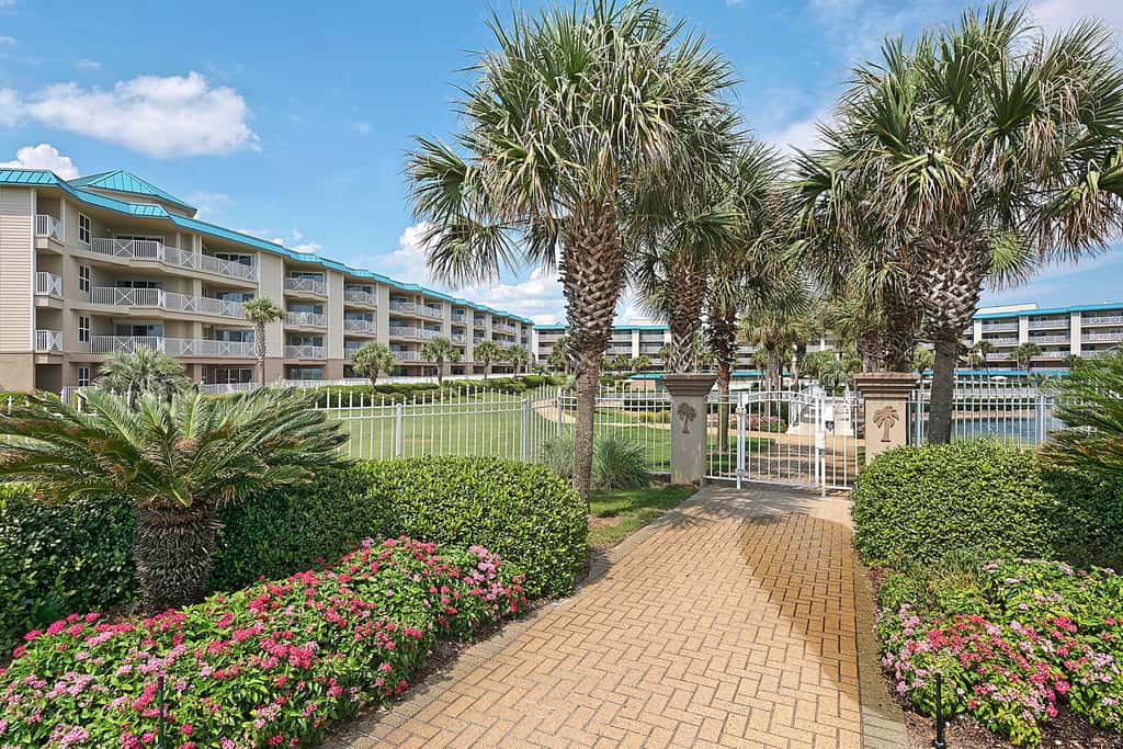 Ocean view condo with high-speed WiFi, balcony, shared pool, & beach access