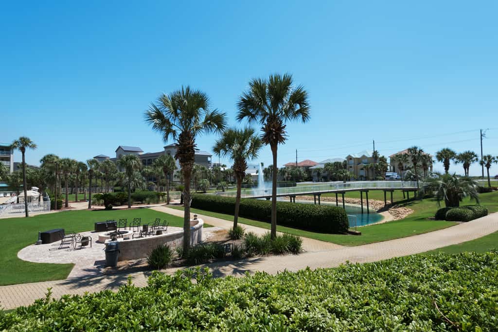 Ocean view condo with high-speed WiFi, balcony, shared pool, & beach access