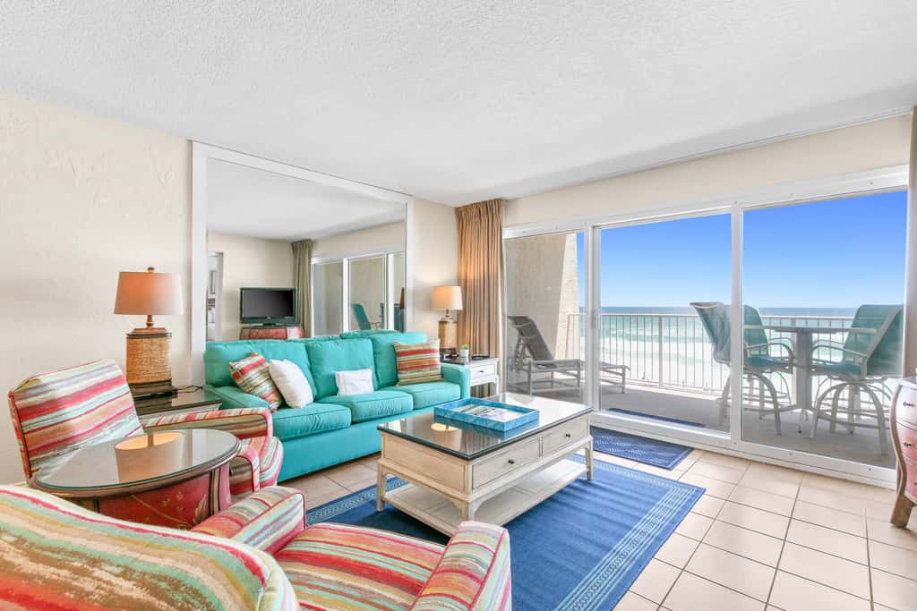 Well-equipped Gulf-front condo on 3rd floor with outdoor pool, grills & gym