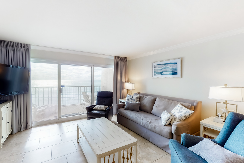 5th Floor Pretty Gulf-front Condo Great Amenities, Near shops and dining