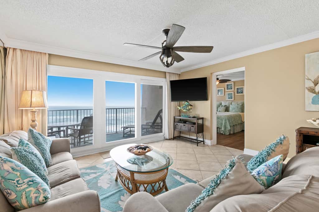 Fifth-floor, oceanfront condo with fast WiFi & pool  -  snowbirds OK