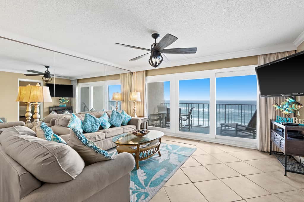 Fifth-floor, oceanfront condo with fast WiFi & pool  -  snowbirds OK