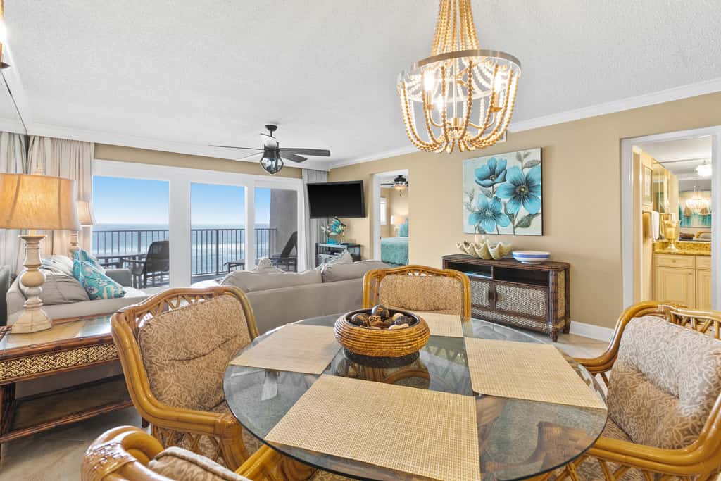 Fifth-floor, oceanfront condo with fast WiFi & pool  -  snowbirds OK