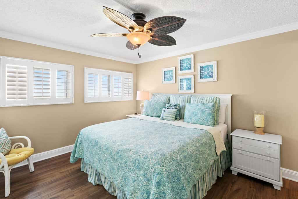 Fifth-floor, oceanfront condo with fast WiFi & pool  -  snowbirds OK