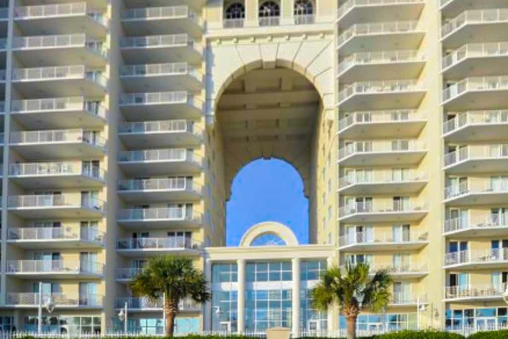 Majestic Sun A806 Beachfront Views & Pool Fun!