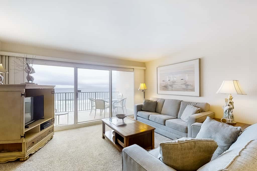 Bright oceanfront condo on 3rd floor with Gulf views, outdoor pool & gym
