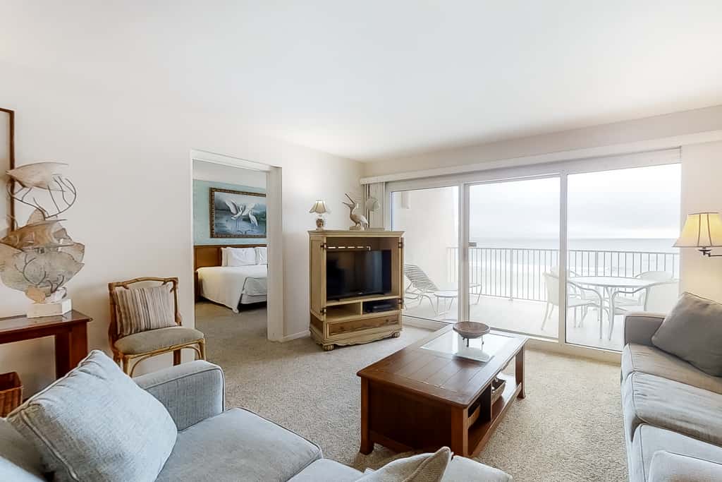 Bright oceanfront condo on 3rd floor with Gulf views, outdoor pool & gym