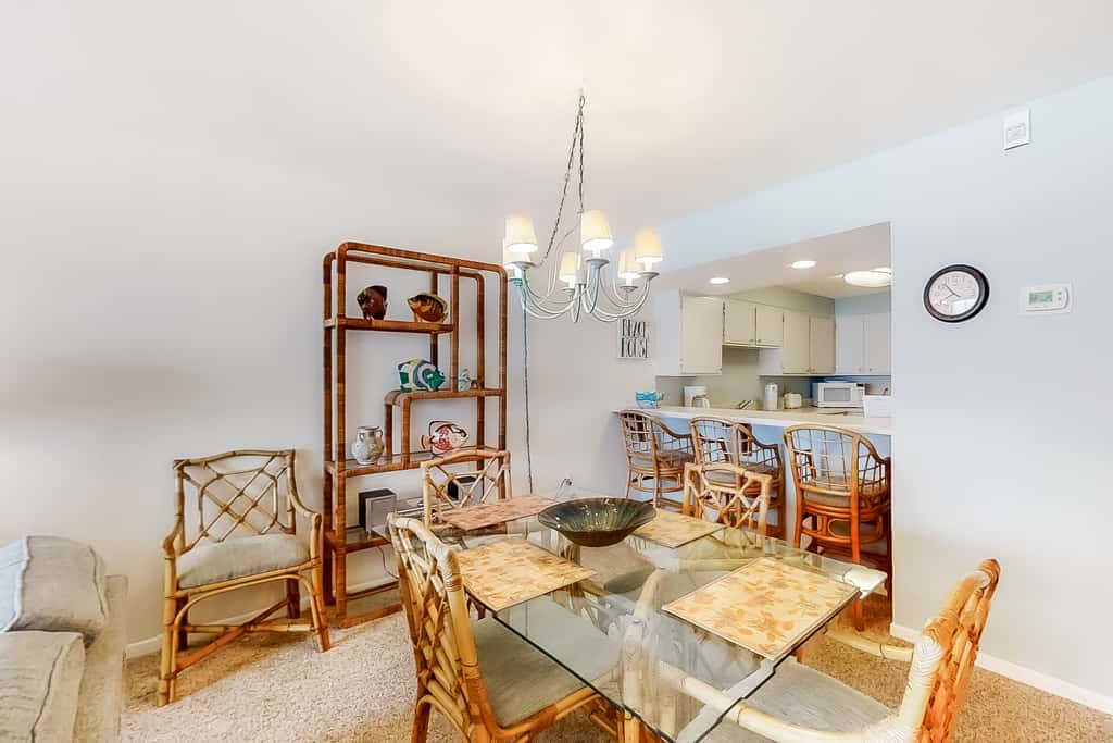 Bright oceanfront condo on 3rd floor with Gulf views, outdoor pool & gym