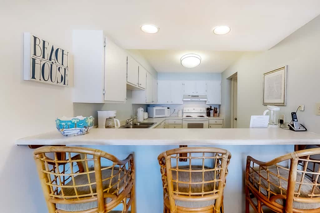 Bright oceanfront condo on 3rd floor with Gulf views, outdoor pool & gym
