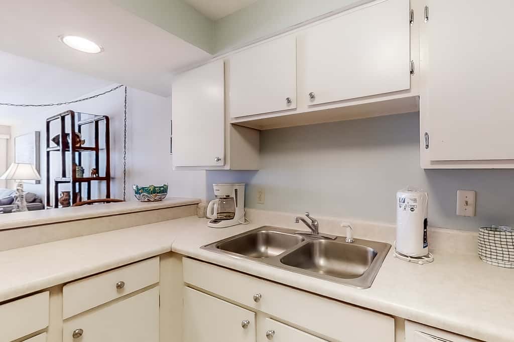 Bright oceanfront condo on 3rd floor with Gulf views, outdoor pool & gym