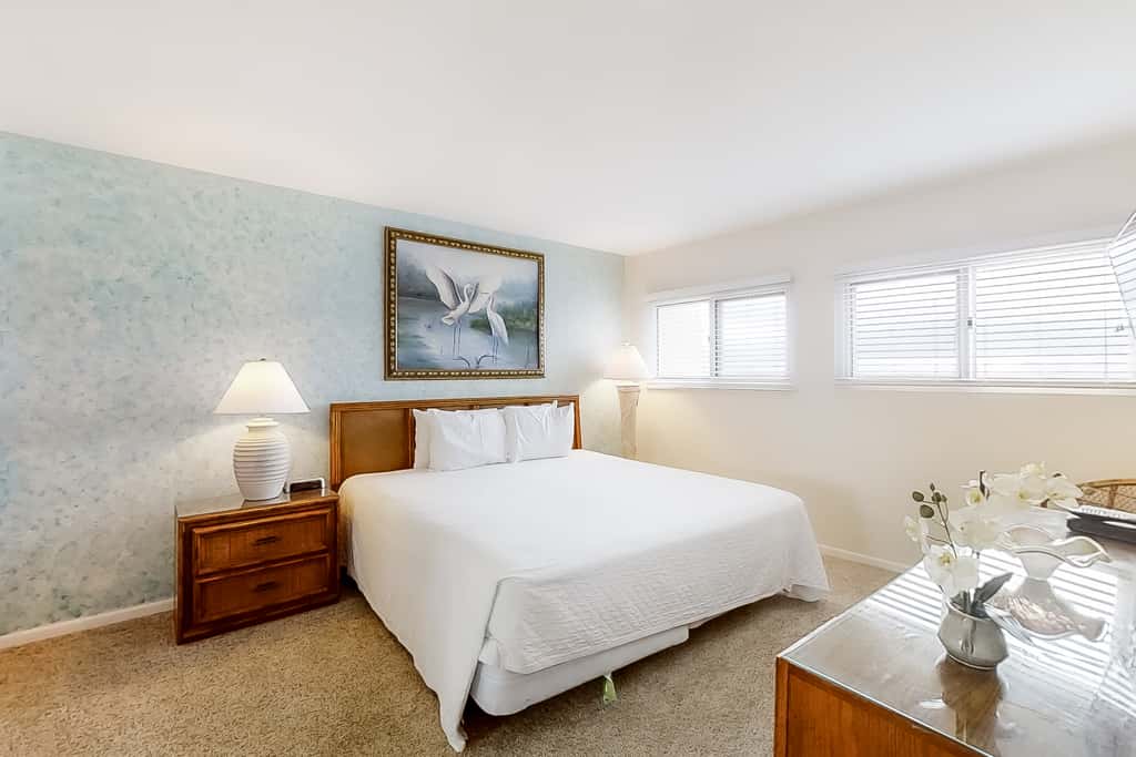 Bright oceanfront condo on 3rd floor with Gulf views, outdoor pool & gym