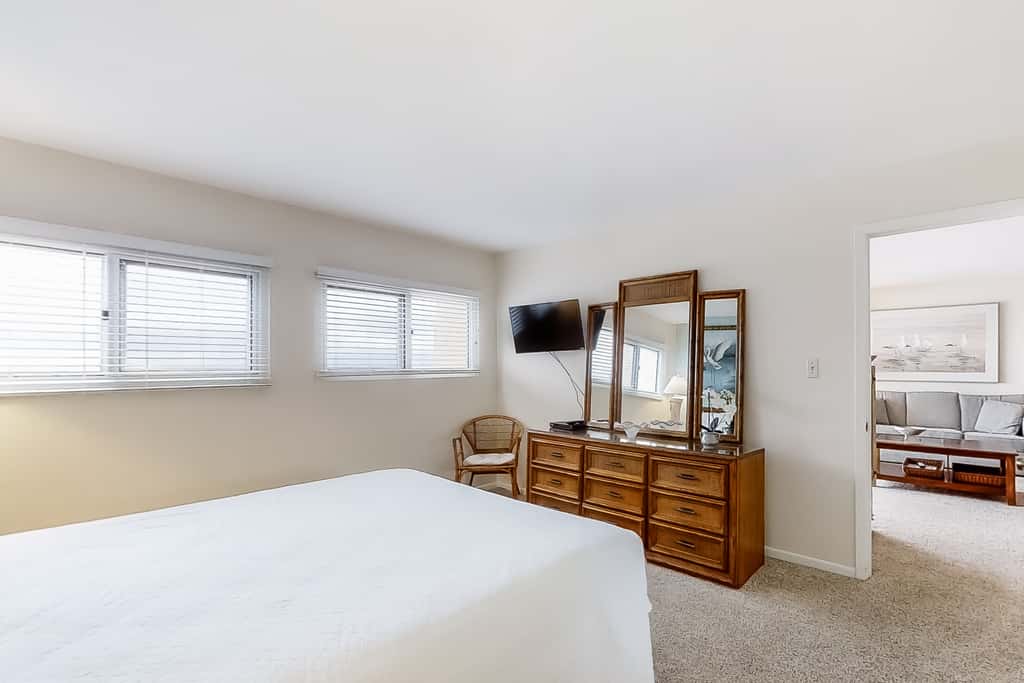 Bright oceanfront condo on 3rd floor with Gulf views, outdoor pool & gym