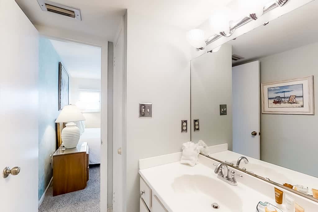 Bright oceanfront condo on 3rd floor with Gulf views, outdoor pool & gym
