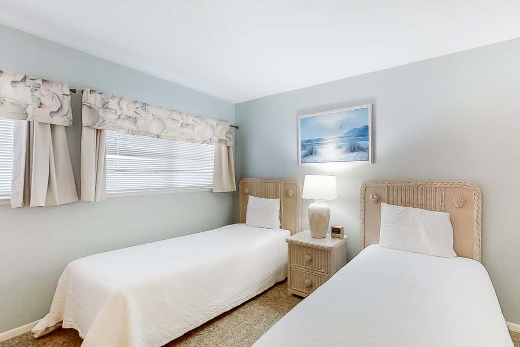 Bright oceanfront condo on 3rd floor with Gulf views, outdoor pool & gym