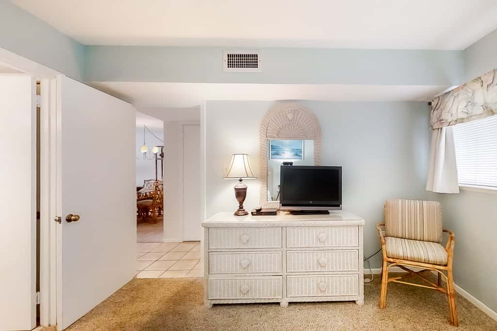 Bright oceanfront condo on 3rd floor with Gulf views, outdoor pool & gym
