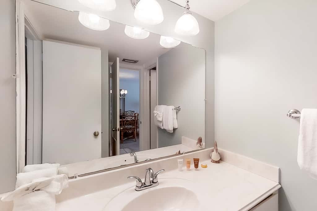 Bright oceanfront condo on 3rd floor with Gulf views, outdoor pool & gym