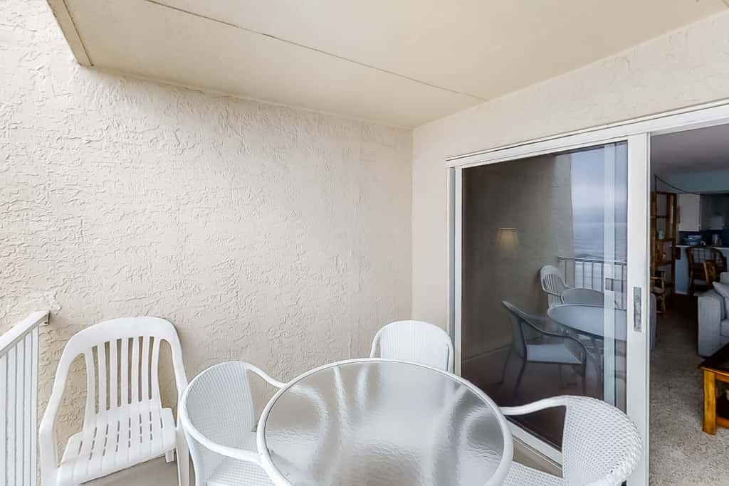 Bright oceanfront condo on 3rd floor with Gulf views, outdoor pool & gym