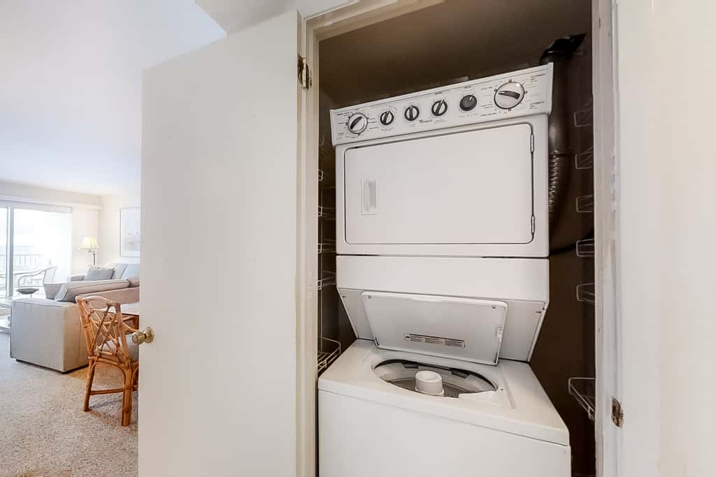 Bright oceanfront condo on 3rd floor with Gulf views, outdoor pool & gym