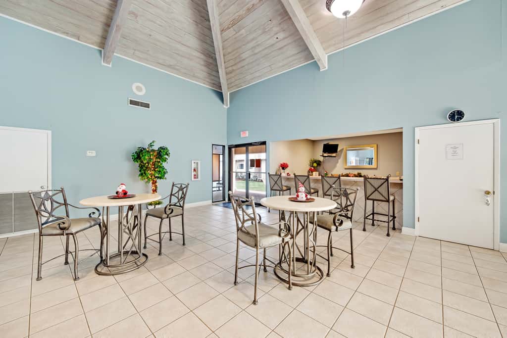 Bright oceanfront condo on 3rd floor with Gulf views, outdoor pool & gym