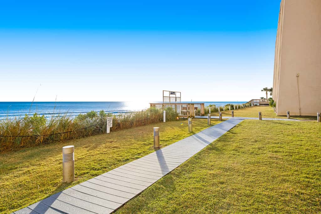 Bright oceanfront condo on 3rd floor with Gulf views, outdoor pool & gym