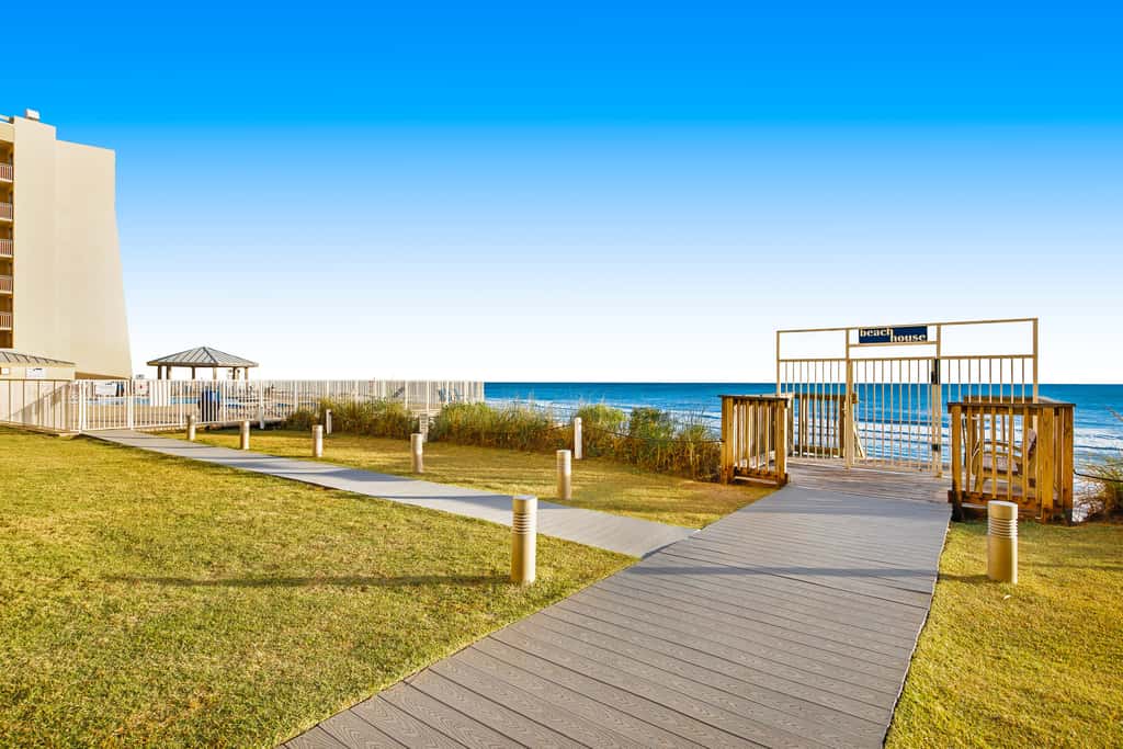 Bright oceanfront condo on 3rd floor with Gulf views, outdoor pool & gym