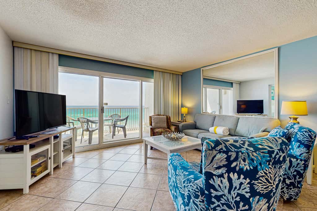 Gulf & Beachfront Condo on Fourth Floor with ocean Views, pool