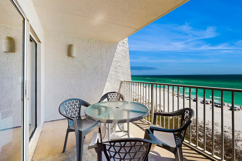 Gulf & Beachfront Condo on Fourth Floor with ocean Views, pool