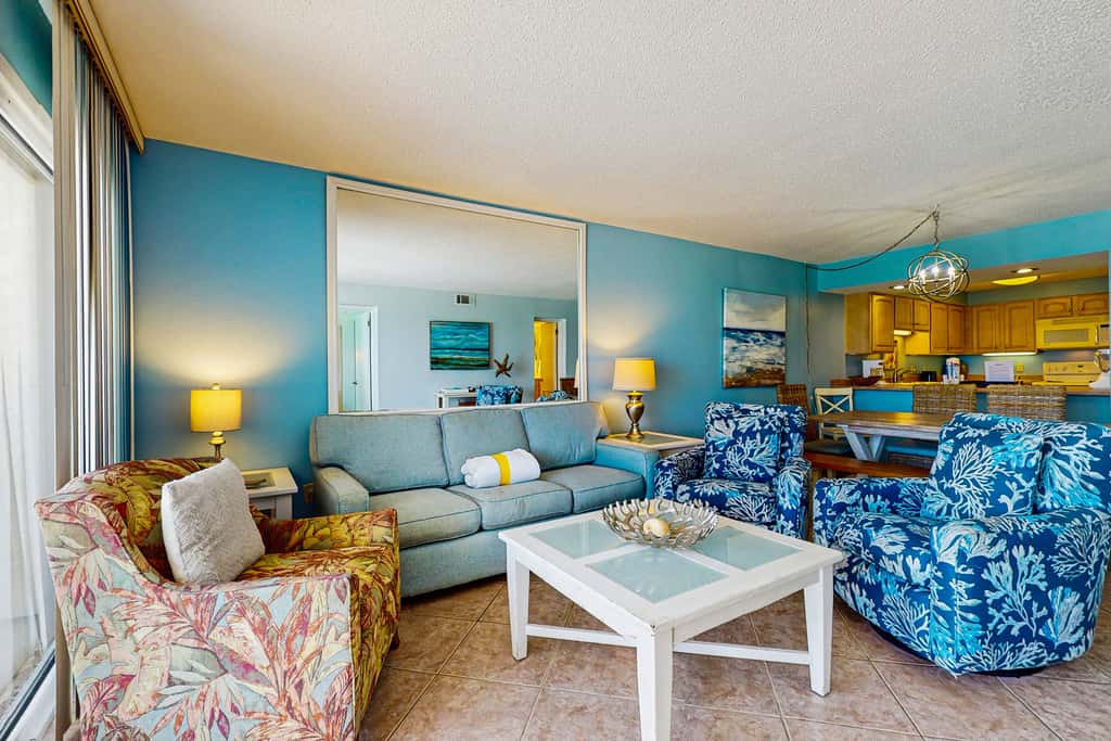 Gulf & Beachfront Condo on Fourth Floor with ocean Views, pool