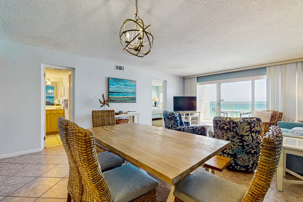 Gulf & Beachfront Condo on Fourth Floor with ocean Views, pool