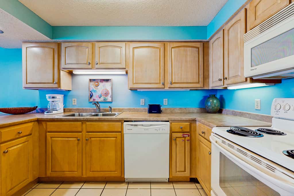 Gulf & Beachfront Condo on Fourth Floor with ocean Views, pool