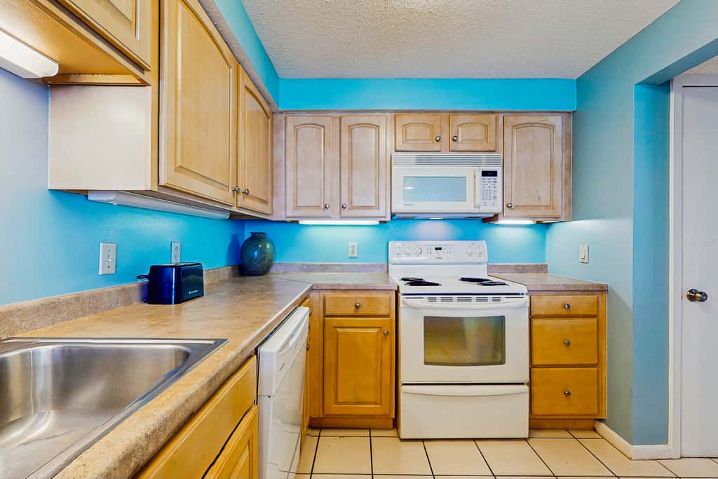 Gulf & Beachfront Condo on Fourth Floor with ocean Views, pool
