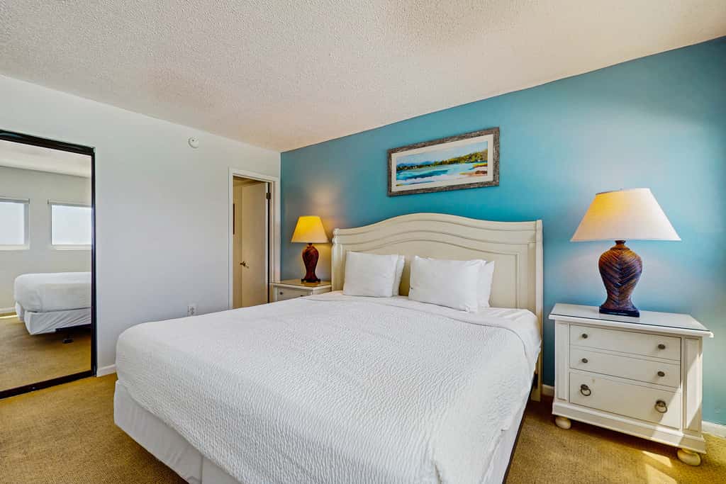 Gulf & Beachfront Condo on Fourth Floor with ocean Views, pool